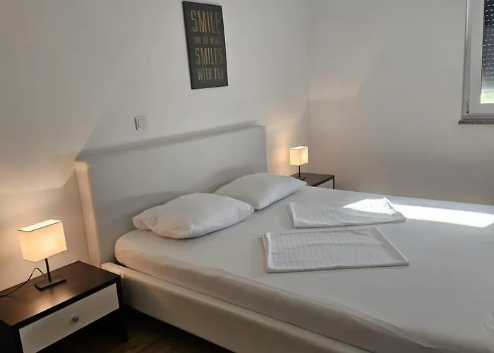 Damir 1 By Guide Apartman Galizana